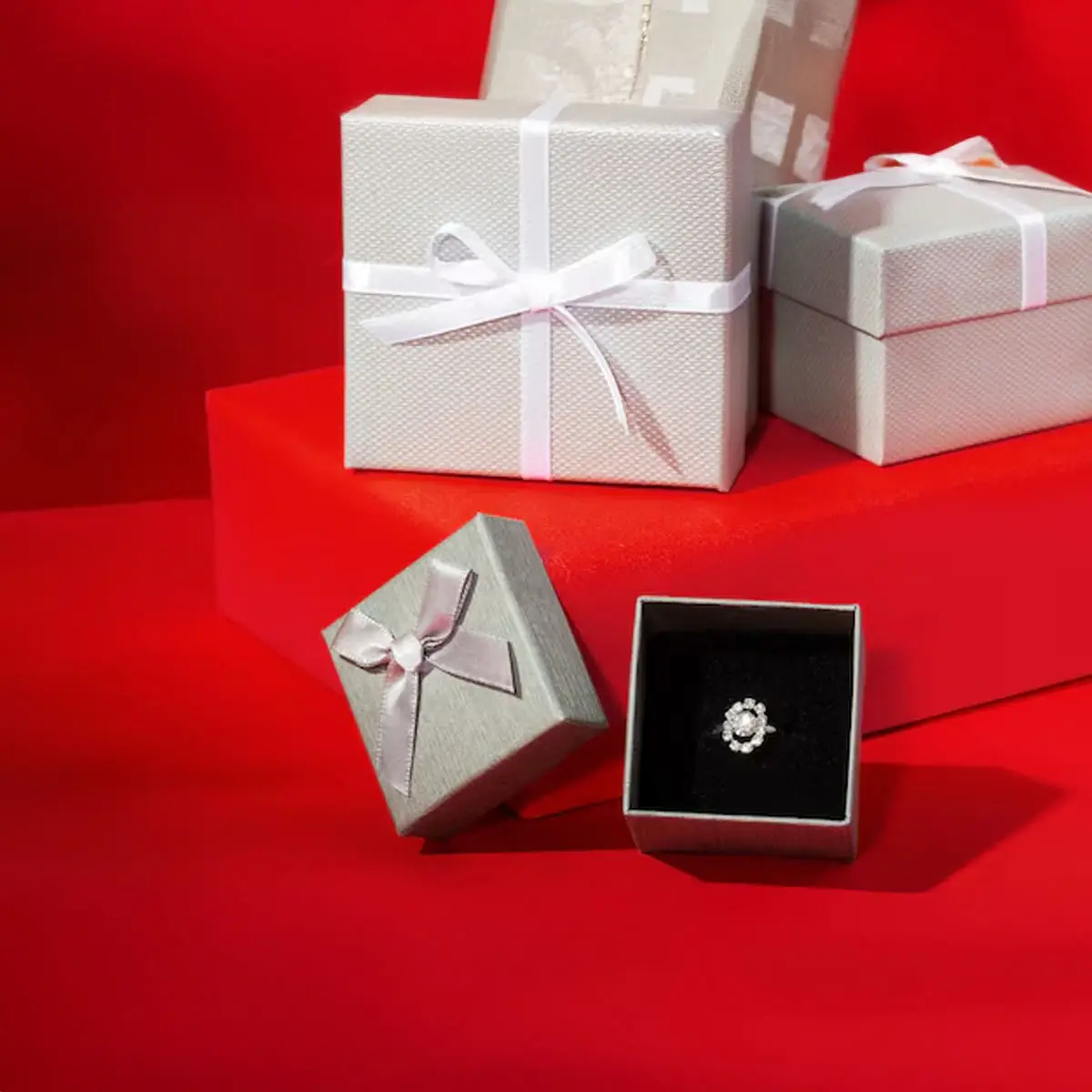 jewellery gifts ideas, personalised jewellery gifts, lab-grown diamond jewellery